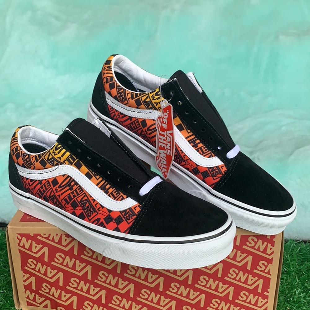 VANS OLD SKOOL LOGO FLAME Black/True White WMNS - Picture 4 of 16